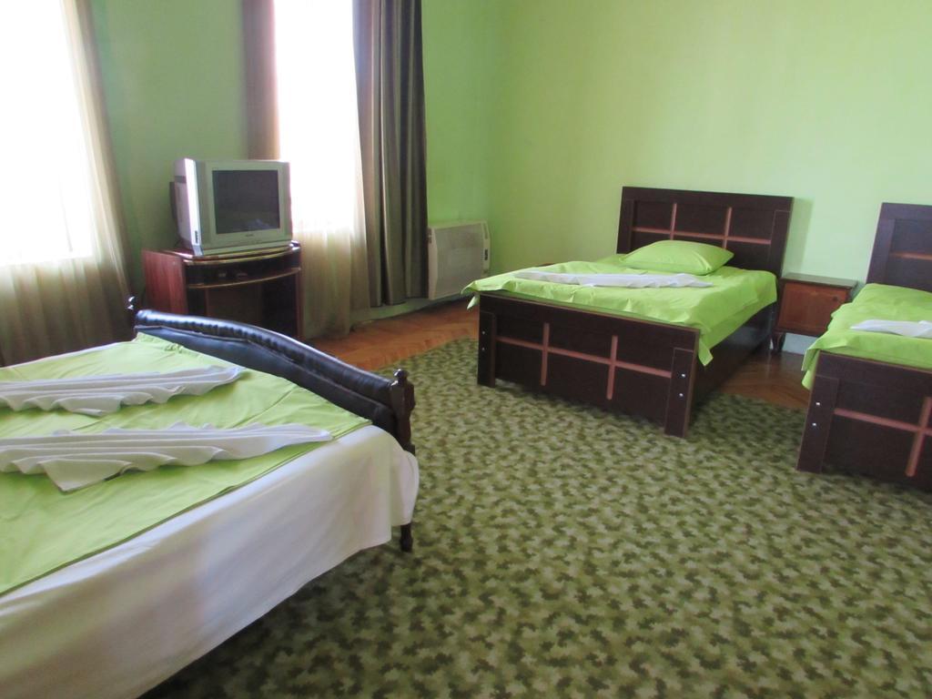 Guest House Nona Kutaisi Luaran gambar