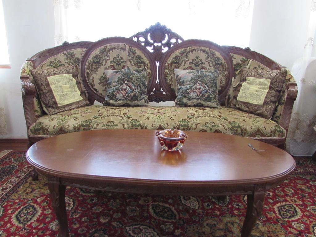Guest House Nona Kutaisi Luaran gambar