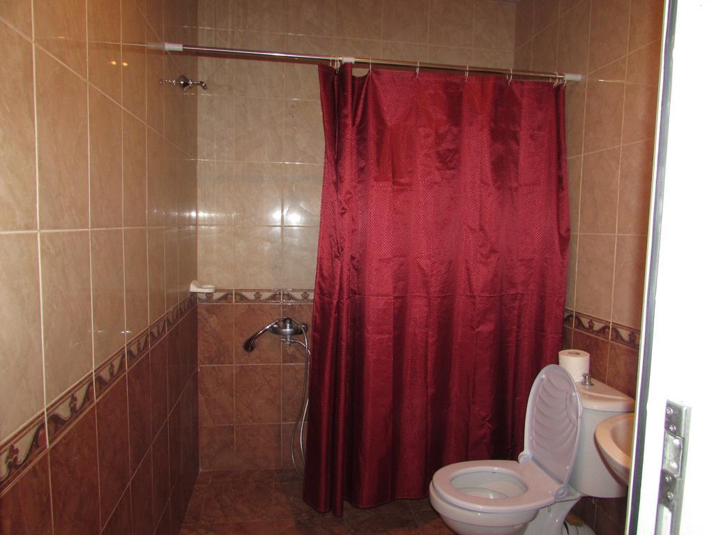 Guest House Nona Kutaisi Luaran gambar