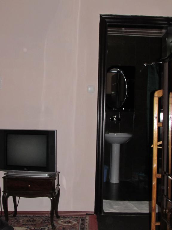 Guest House Nona Kutaisi Luaran gambar